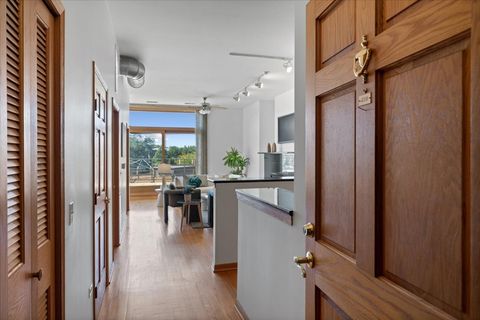 Tiny photo for 3160 N Lincoln Avenue #310, Chicago, IL 60657 (MLS # 12478472)