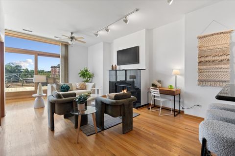 Tiny photo for 3160 N Lincoln Avenue #310, Chicago, IL 60657 (MLS # 12478472)