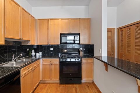 Tiny photo for 3160 N Lincoln Avenue #310, Chicago, IL 60657 (MLS # 12478472)