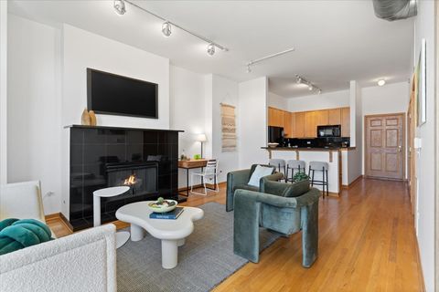 Tiny photo for 3160 N Lincoln Avenue #310, Chicago, IL 60657 (MLS # 12478472)