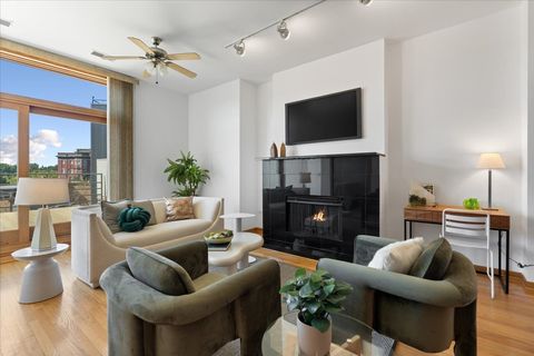 Tiny photo for 3160 N Lincoln Avenue #310, Chicago, IL 60657 (MLS # 12478472)
