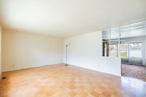 Tiny photo for 214 Greenbriar Street, Elk Grove Village, IL 60007 (MLS # 12667172)