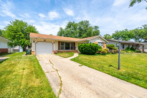 Tiny photo for 214 Greenbriar Street, Elk Grove Village, IL 60007 (MLS # 12667172)