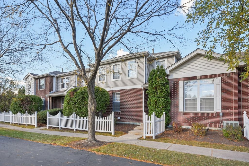 Photo for 18627 W Point Drive, Tinley Park, IL 60477 (MLS # 12503168)