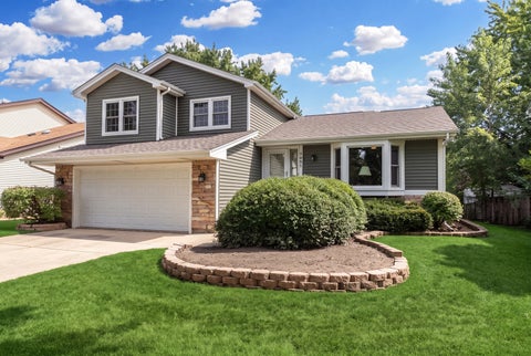 Photo of 795 Cardinal Lane, Elk Grove Village, IL 60007 (MLS # 12751771)