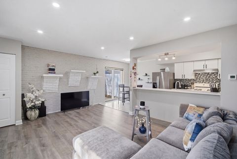 Tiny photo for 1495 Cornell Court #1495, Hoffman Estates, IL 60169 (MLS # 12627190)