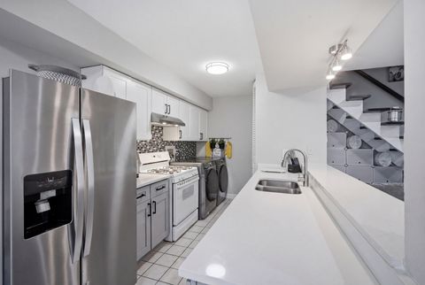 Tiny photo for 1495 Cornell Court #1495, Hoffman Estates, IL 60169 (MLS # 12627190)