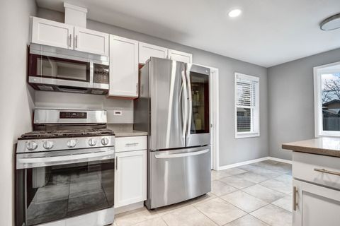 Tiny photo for 9417 S 76th Court, Hickory Hills, IL 60457 (MLS # 12513150)