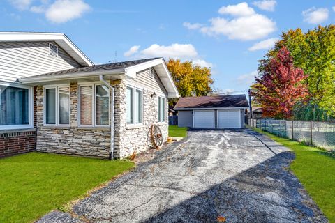 Tiny photo for 9417 S 76th Court, Hickory Hills, IL 60457 (MLS # 12513150)