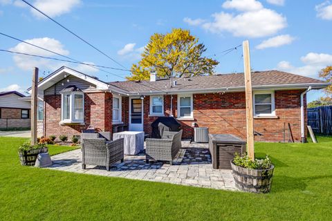 Tiny photo for 9417 S 76th Court, Hickory Hills, IL 60457 (MLS # 12513150)