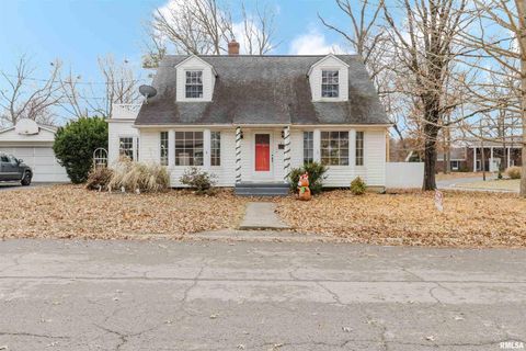 Photo of 1819 Pace Avenue, Mt Vernon, IL 62864 (MLS # QC4270027)