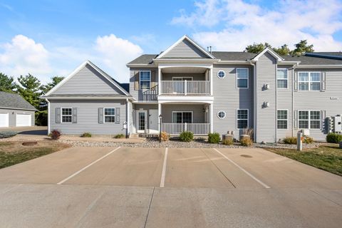 Photo of 3048 E Stillwater Landing #101, Urbana, IL 61802 (MLS # 12475712)