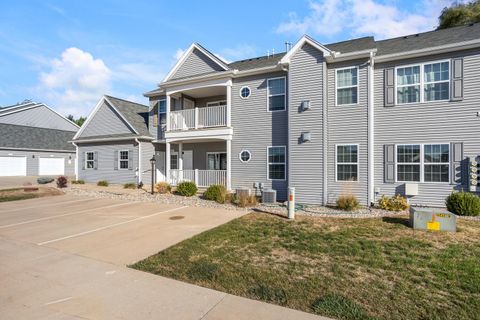 Tiny photo for 3048 E Stillwater Landing #101, Urbana, IL 61802 (MLS # 12475712)
