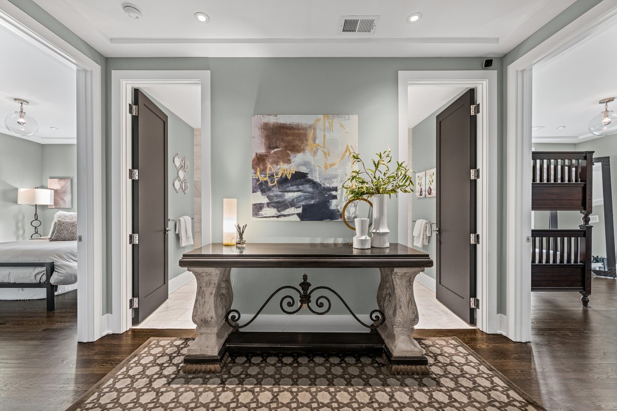 3438 N Elaine Place PH