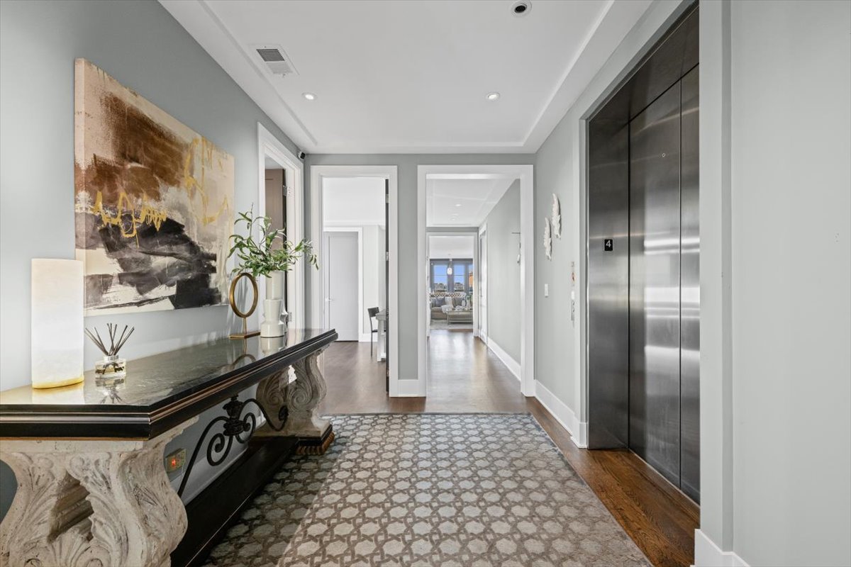 3438 N Elaine Place PH