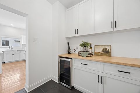 Tiny photo for 102 S Quincy Street, Hinsdale, IL 60521 (MLS # 12602698)