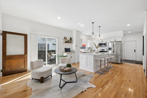 Tiny photo for 102 S Quincy Street, Hinsdale, IL 60521 (MLS # 12602698)