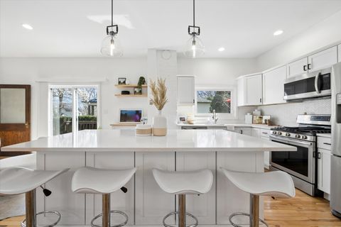 Tiny photo for 102 S Quincy Street, Hinsdale, IL 60521 (MLS # 12602698)