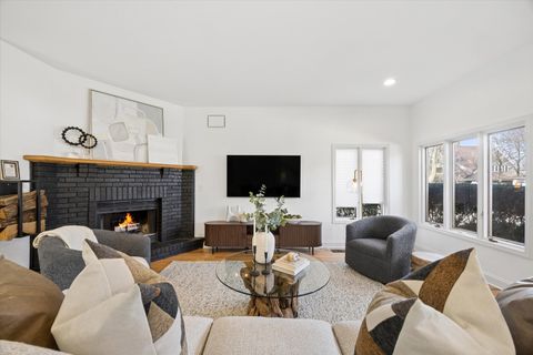 Tiny photo for 102 S Quincy Street, Hinsdale, IL 60521 (MLS # 12602698)