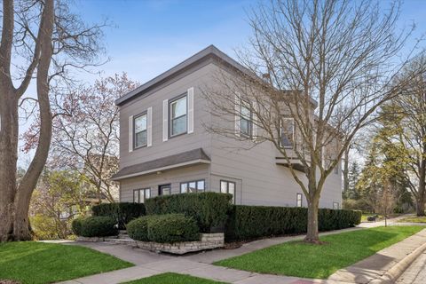 Tiny photo for 102 S Quincy Street, Hinsdale, IL 60521 (MLS # 12602698)