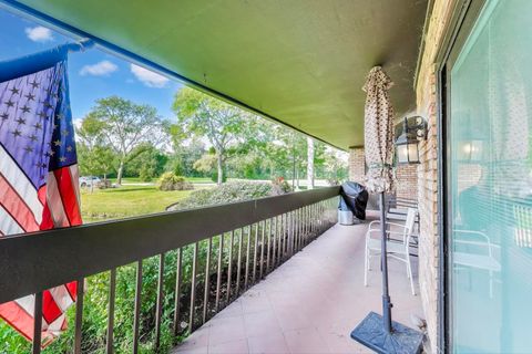 Tiny photo for 3955 Mission Hills Road #D, Northbrook, IL 60062 (MLS # 12466734)