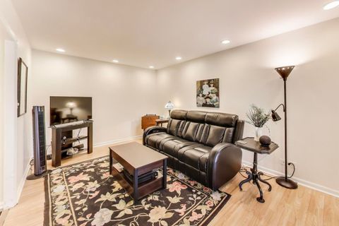 Tiny photo for 3955 Mission Hills Road #D, Northbrook, IL 60062 (MLS # 12466734)