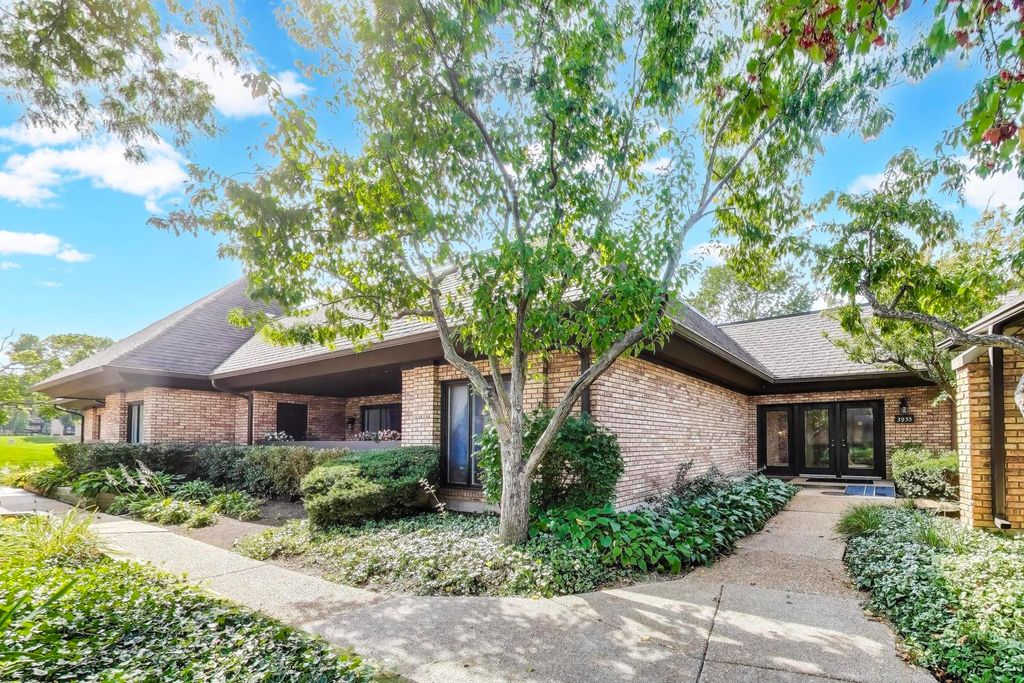 Photo for 3955 Mission Hills Road #D, Northbrook, IL 60062 (MLS # 12466734)