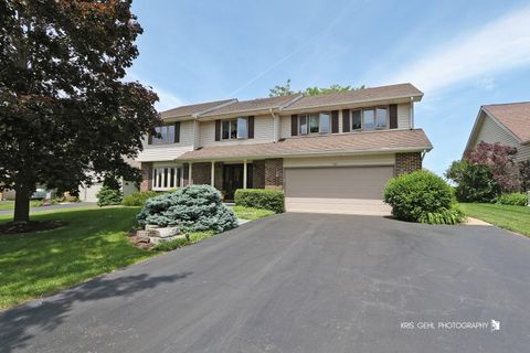 Single Family Residence in Lindenhurst IL 506 Whispering Pines Road.jpg