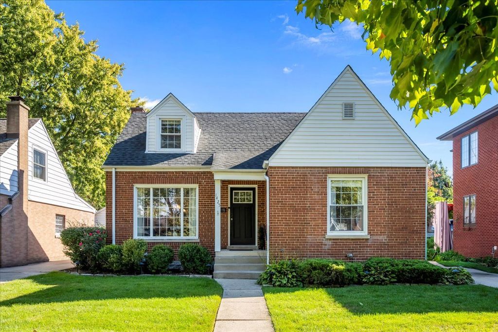 Photo for 1425 Brophy Avenue, Park Ridge, IL 60068 (MLS # 12493979)
