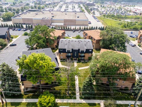 Tiny photo for 4831 W 109th Street #104, Oak Lawn, IL 60453 (MLS # 12730526)