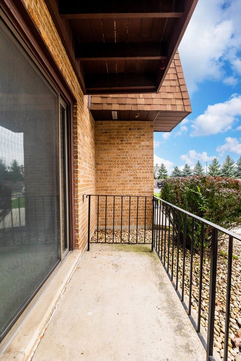 Tiny photo for 4831 W 109th Street #104, Oak Lawn, IL 60453 (MLS # 12730526)