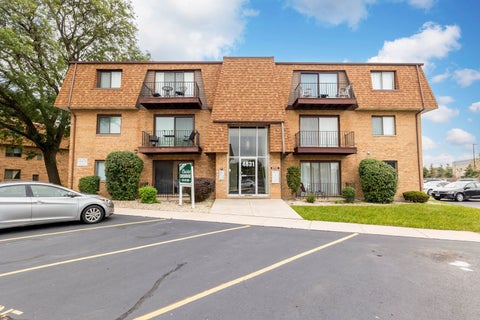 Photo of 4831 W 109th Street #104, Oak Lawn, IL 60453 (MLS # 12730526)