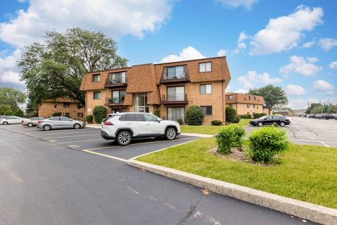 Tiny photo for 4831 W 109th Street #104, Oak Lawn, IL 60453 (MLS # 12730526)