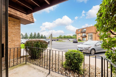 Tiny photo for 4831 W 109th Street #104, Oak Lawn, IL 60453 (MLS # 12730526)