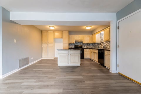 Tiny photo for 4831 W 109th Street #104, Oak Lawn, IL 60453 (MLS # 12730526)