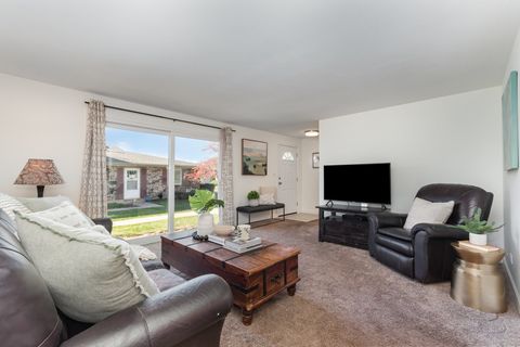 Tiny photo for 314 Covehill Court #314, Schaumburg, IL 60194 (MLS # 12513096)