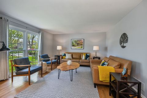 Tiny photo for 1702 La Palma Court, Wheaton, IL 60189 (MLS # 12626948)