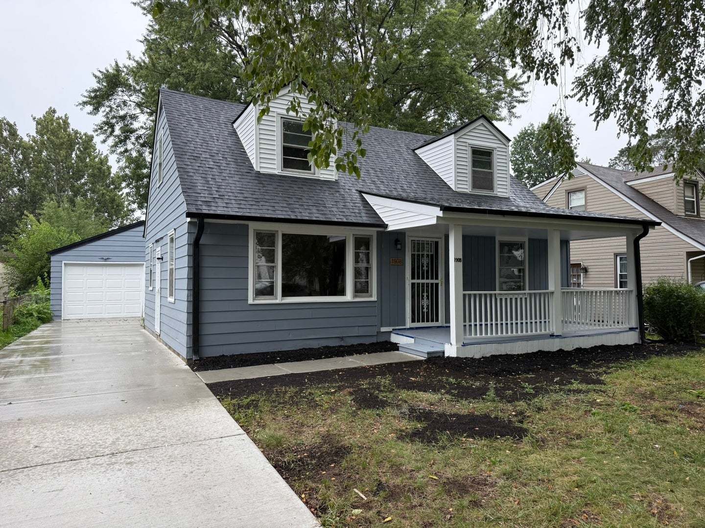 1908 W Pearl Avenue