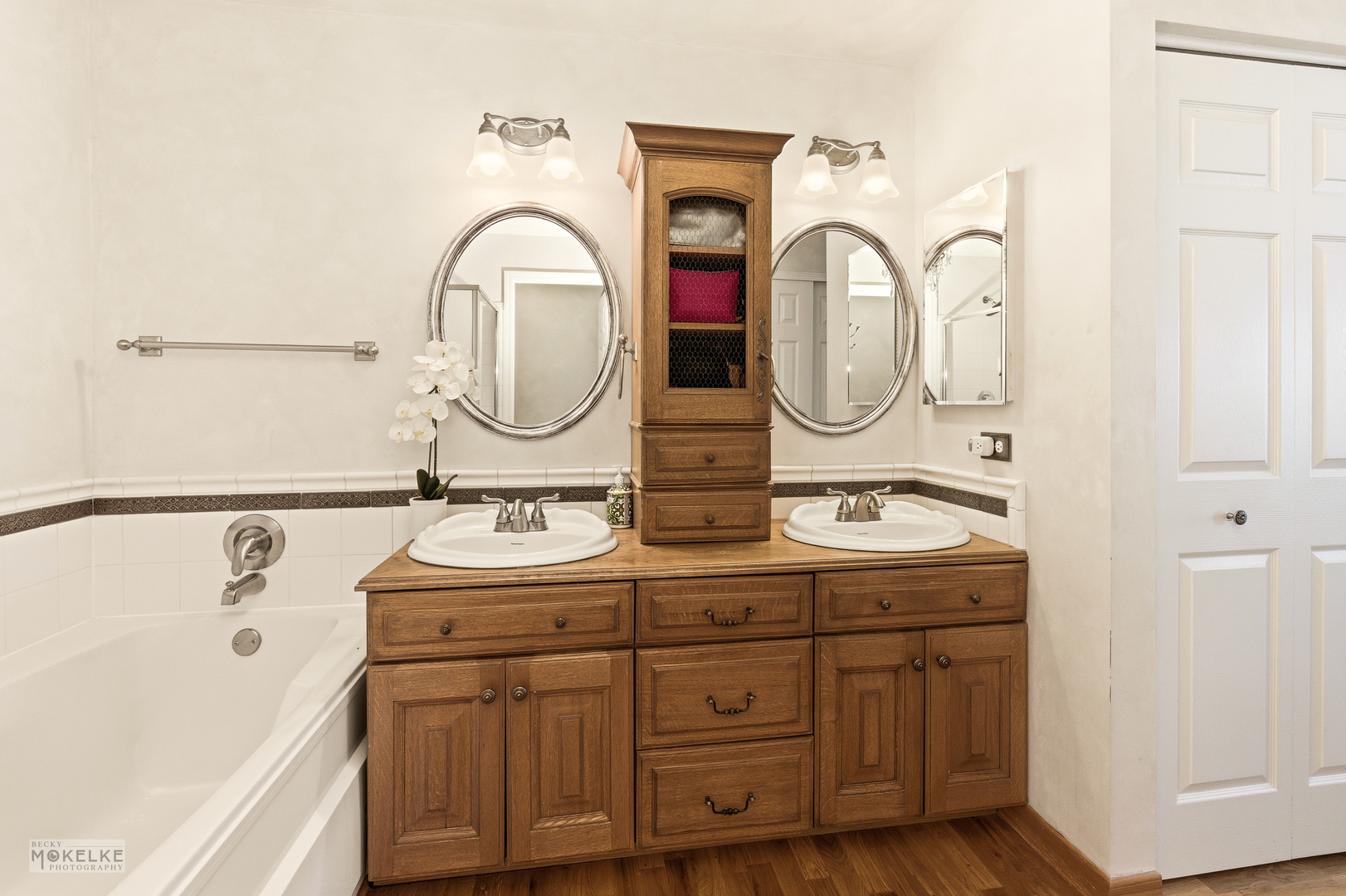 Warrenville, Illinois 60555, United States, 2 Bedrooms Bedrooms, ,2 BathroomsBathrooms,Residential,Active,256711