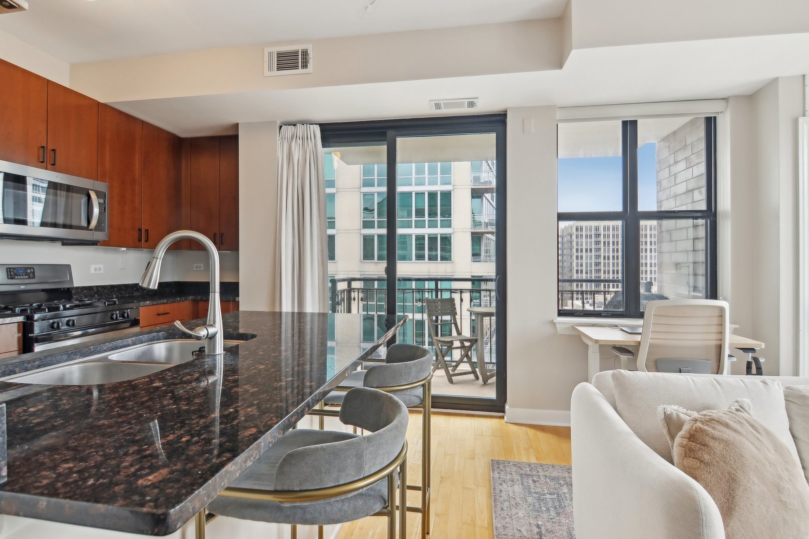 451 W Huron Street 1401