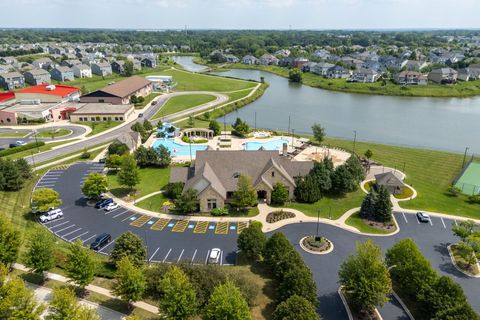 Tiny photo for 752 Kentshire Circle, Elgin, IL 60124 (MLS # 12496320)