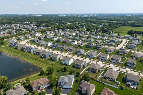 Tiny photo for 752 Kentshire Circle, Elgin, IL 60124 (MLS # 12496320)