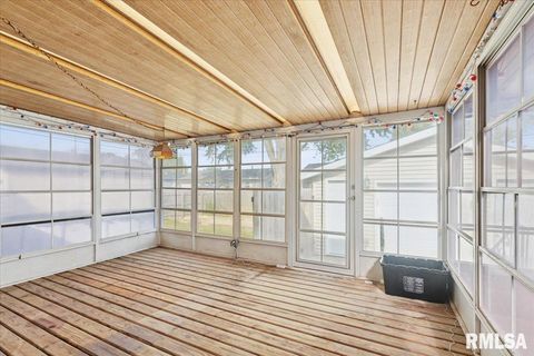 Tiny photo for 1724 W 69TH Street, Davenport, IA 52806 (MLS # QC4268531)