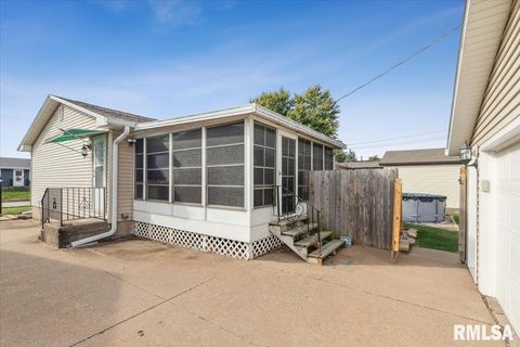 Tiny photo for 1724 W 69TH Street, Davenport, IA 52806 (MLS # QC4268531)