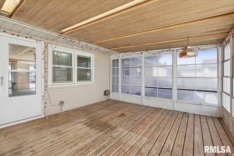 Tiny photo for 1724 W 69TH Street, Davenport, IA 52806 (MLS # QC4268531)