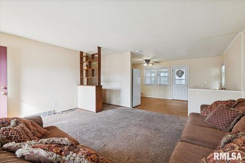 Tiny photo for 1724 W 69TH Street, Davenport, IA 52806 (MLS # QC4268531)