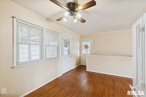 Tiny photo for 1724 W 69TH Street, Davenport, IA 52806 (MLS # QC4268531)