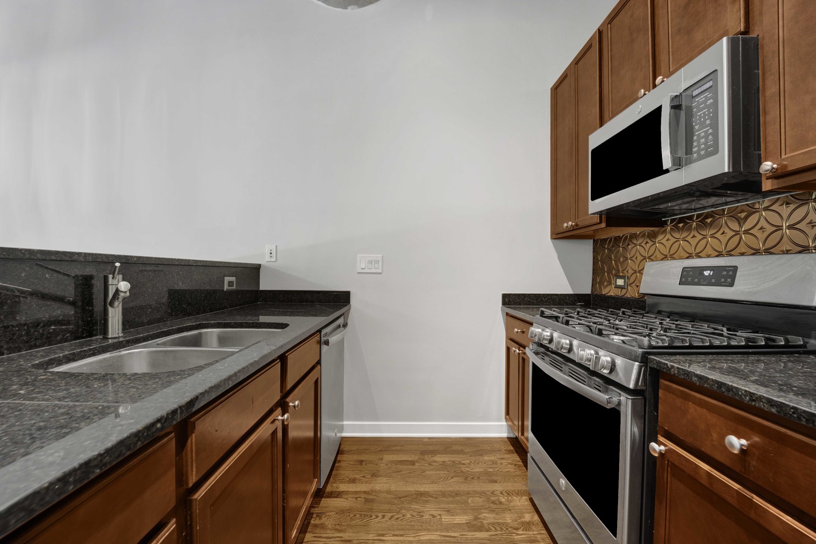 1111 W 14th Place 111