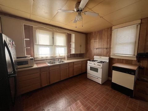 Tiny photo for 409 E Everett Street, Marion, IL 62959 (MLS # 12622146)