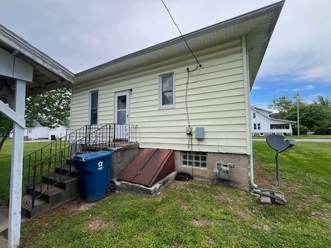 Tiny photo for 409 E Everett Street, Marion, IL 62959 (MLS # 12622146)